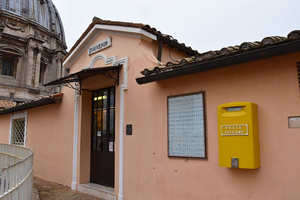 Postkantoor op de Sint-Pieterskerk in Vaticaanstad